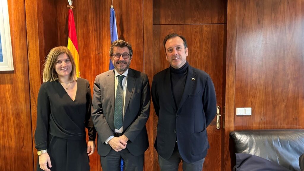 VISITA DEL DIRECTOR DEL MÁSTER MENEMPI ALBERTO CAMARERO Y LA PROFESORA NICOLETTA GONZALEZ A PUERTOS DEL ESTADO